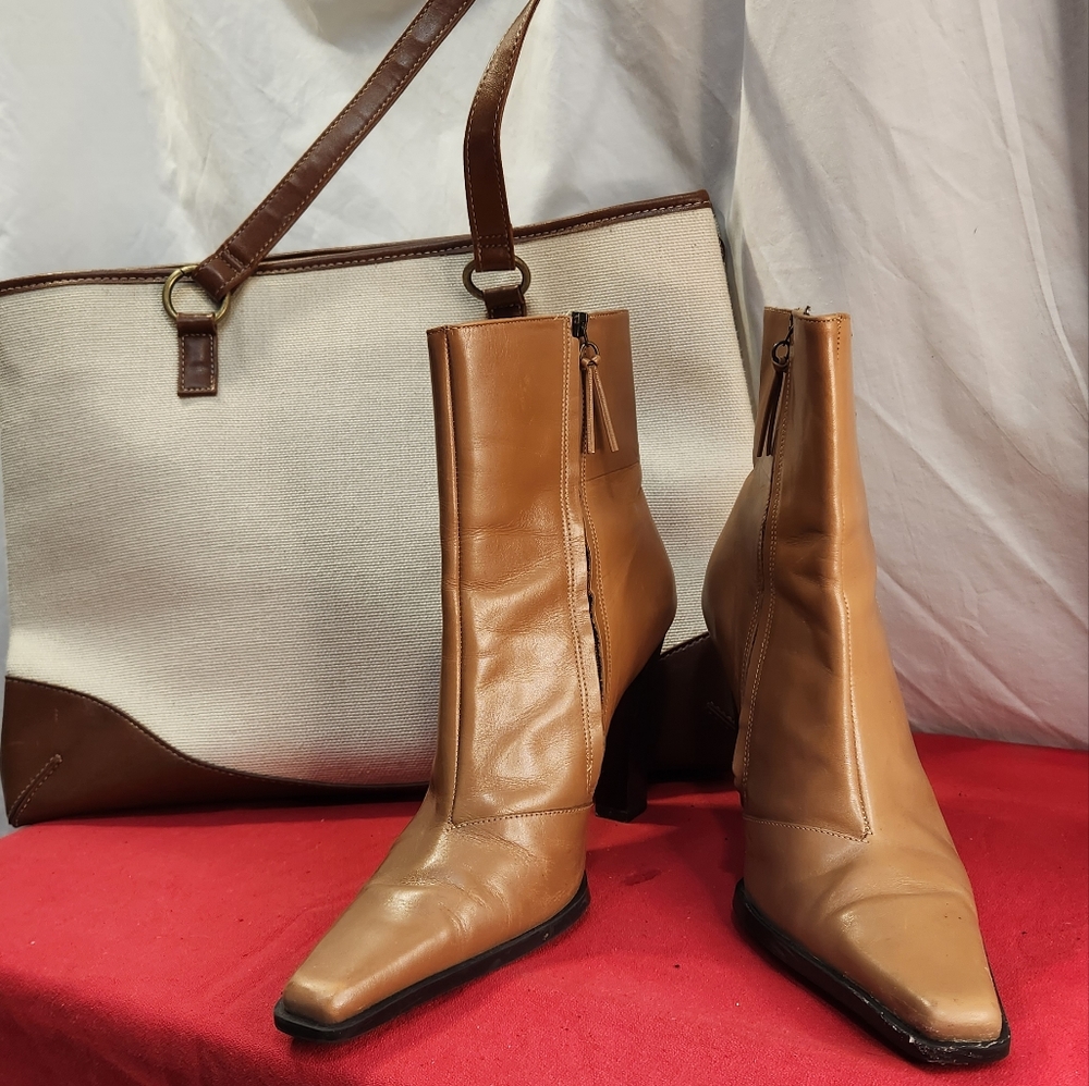 BCBGIRLS MAXAZRIA BOOT